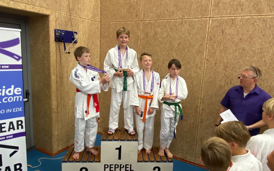 Podiumplaatsen op Hiede en Kaizen toernooi.